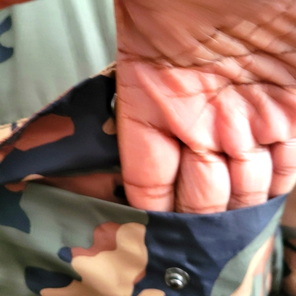 Zara Cropped Camo Puffer Jacket / Green/Black / Fits Small maybe Medium - Picture 3 of 6